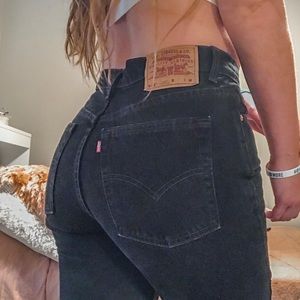 Levi Straight leg jeans!!